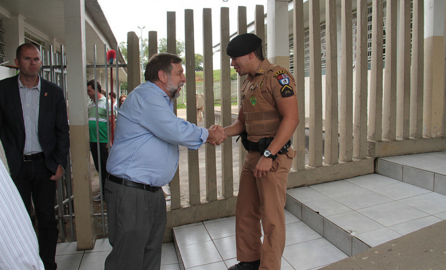 Colégio Estadual Professor Alcyone Moraes de Castro Vellozo<br />
<br />
Veja mais fotos em: <a href=" http://www.flickr.com/photos/flavioarns/sets/72157633095849139/ " target="_blank"> http://www.flickr.com/photos/flavioarns/ </a>