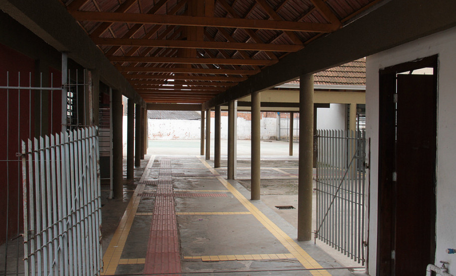 Colégio Estadual Arlindo Carvalho de Amorim<br />
<br />
Veja mais fotos em: <a href=" http://www.flickr.com/photos/flavioarns/sets/72157633095804057/ " target="_blank"> http://www.flickr.com/photos/flavioarns/ </a>