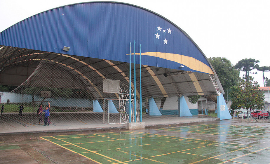 Colégio Estadual Brasílio Vicente de Castro<br />
<br />
Veja mais fotos em: <a href=" http://www.flickr.com/photos/flavioarns/sets/72157633100276840/ " target="_blank"> http://www.flickr.com/photos/flavioarns/ </a>