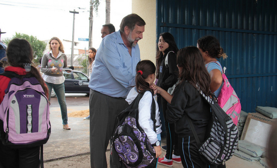 Colégio Estadual Professora Dirce Celestino do Amaral<br />
<br />
Veja mais fotos em: <a href=" http://www.flickr.com/photos/flavioarns/sets/72157633096083763/ " target="_blank"> http://www.flickr.com/photos/flavioarns/ </a>