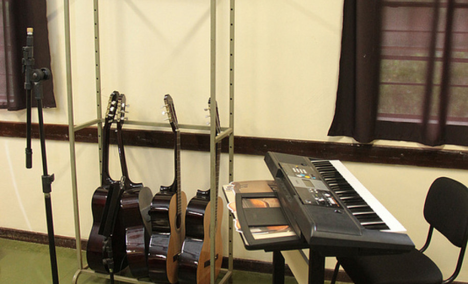 Colégio Estadual Ivo Leão<br />
<br />
Veja mais fotos em: <a href=" http://www.flickr.com/photos/flavioarns/sets/72157633100031182/ " target="_blank"> http://www.flickr.com/photos/flavioarns/ </a>