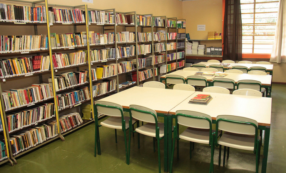 Colégio Estadual Ivo Leão<br />
<br />
Veja mais fotos em: <a href=" http://www.flickr.com/photos/flavioarns/sets/72157633100031182/ " target="_blank"> http://www.flickr.com/photos/flavioarns/ </a>