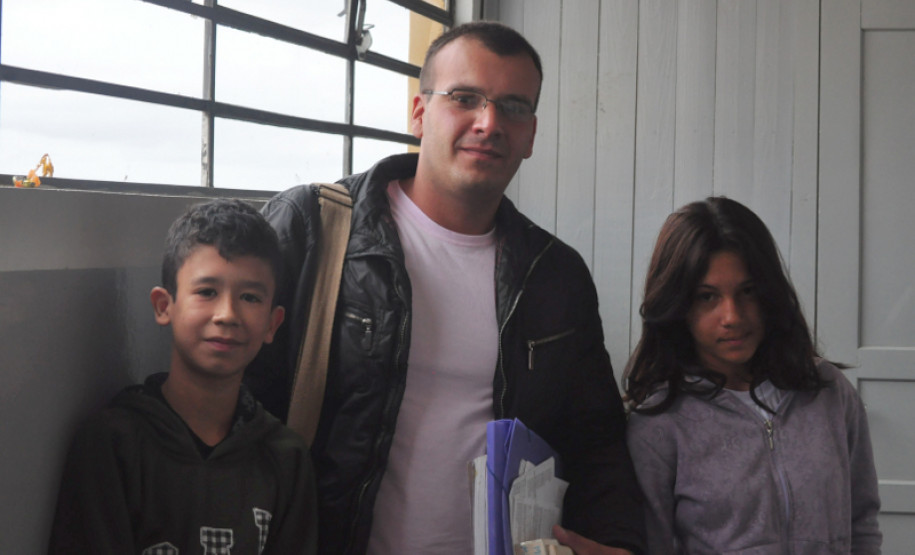 O respeito às diferenças é uma ação diária para os alunos do Colégio Estadual Desembargador Jorge Andriguetto, em Fazenda Rio Grande, na Região Metropolitana de Curitiba. Em várias turmas do ensino convencional estão matriculados 35 alunos e, dentre eles, encontram-se estudantes surdos, com baixa visão, cegueira, deficiência intelectual, deficiência física neuromotora, transtornos globais do desenvolvimento e altas habilidades (superdotação).