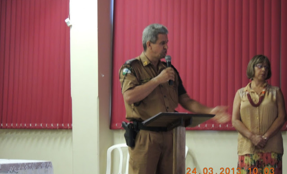 Foi realizado na última semana de março, no Colégio Estadual de Campo Mourão, o Curso de capacitação da Brigada Escolar. O evento, que teve a presença dos soldados do Corpo de Bombeiros, capacitou 88 professores e diretores de escolas do Núcleo Regional de Educação (NRE) de Campo Mourão, além de instruir alunos em situações de emergência.