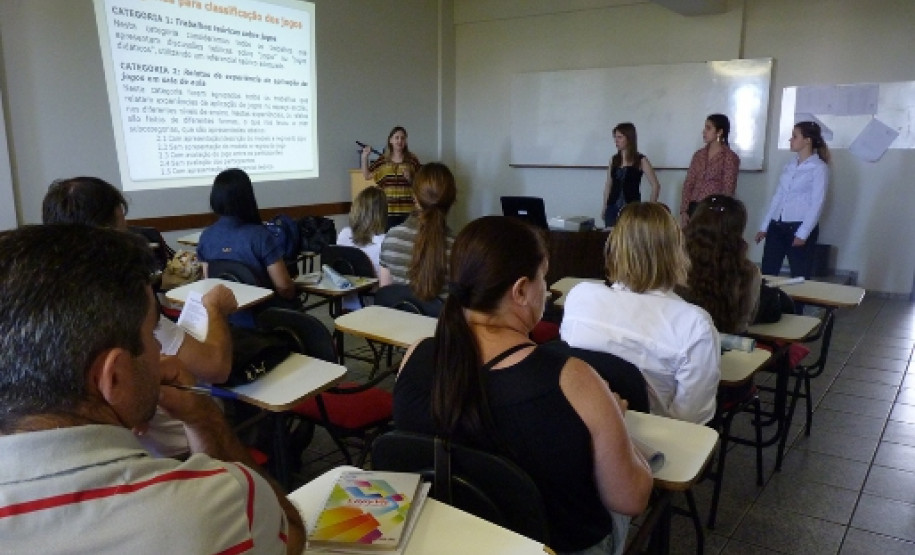 Professores do Núcleo Regional de Toledo concluem curso