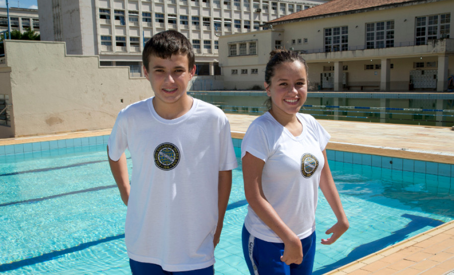 01-04-13 - Colégio Estadual do Paraná - Ronan Nunes Cordeiro de 15 anos do 2. ano e Tisbe Souza Andrade de 14 anos no 1. ano, alunos de natação.