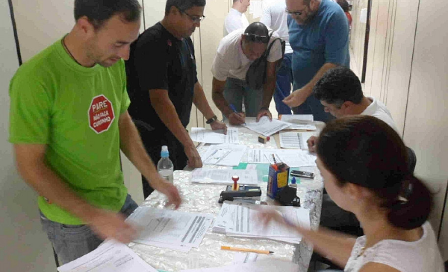 Professores de Educação Física de 17 escolas estaduais e de 10 escolas particulares de Cascavel entregaram nesta semana as inscrições dos alunos.