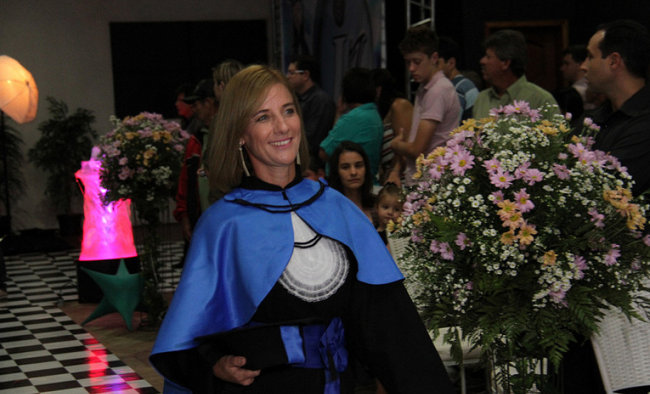 Formatura de Pedagogos pela Universidade Estadual de Ponta Grossa, ex-alunos da Vizivali. Cerimônia ocorreu nesta quinta-feira (4), em Ibaiti. <br />
<br />
Veja mais fotos em: <a href=" http://www.flickr.com/photos/flavioarns/sets/72157633170810214/ " target="_blank"> http://www.flickr.com/photos/flavioarns/ </a>