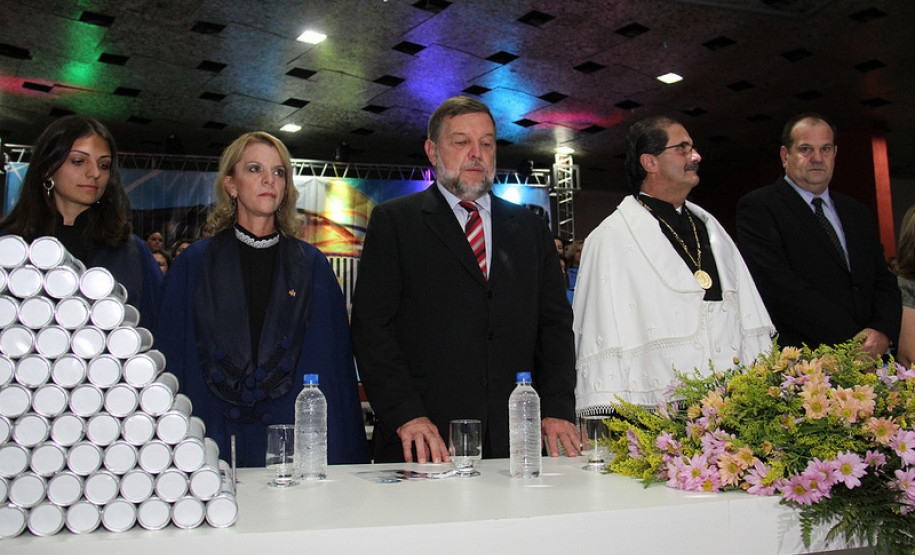 Formatura de Pedagogos pela Universidade Estadual de Ponta Grossa, ex-alunos da Vizivali. Cerimônia ocorreu nesta quinta-feira (4), em Ibaiti. <br />
<br />
Veja mais fotos em: <a href=" http://www.flickr.com/photos/flavioarns/sets/72157633170810214/ " target="_blank"> http://www.flickr.com/photos/flavioarns/ </a>