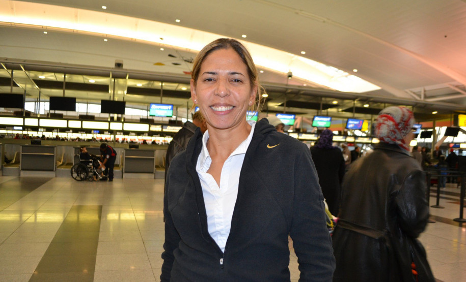 A professora de Educação Física da rede estadual, Lilian Messias Sampaio Brito, embarcou nesta segunda-feira (8) para Havana, Cuba, para apresentar dois artigos de sua autoria no 17º Congresso Mundial Quadrienal, promovido pela Associação Internacional de Educação Física e Esportes para Meninas e Mulheres (IAPESGW).