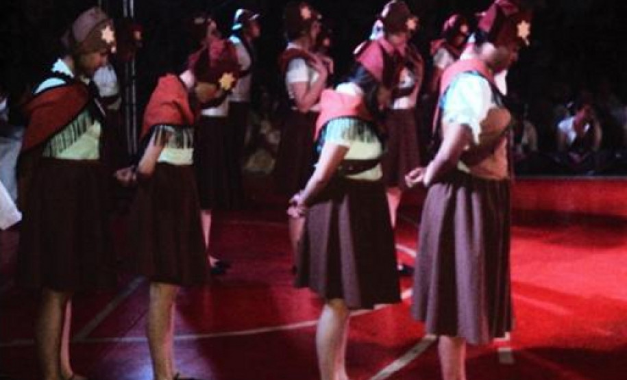 Festa do Folclore no Colégio Nilo Cairo em Apucarana