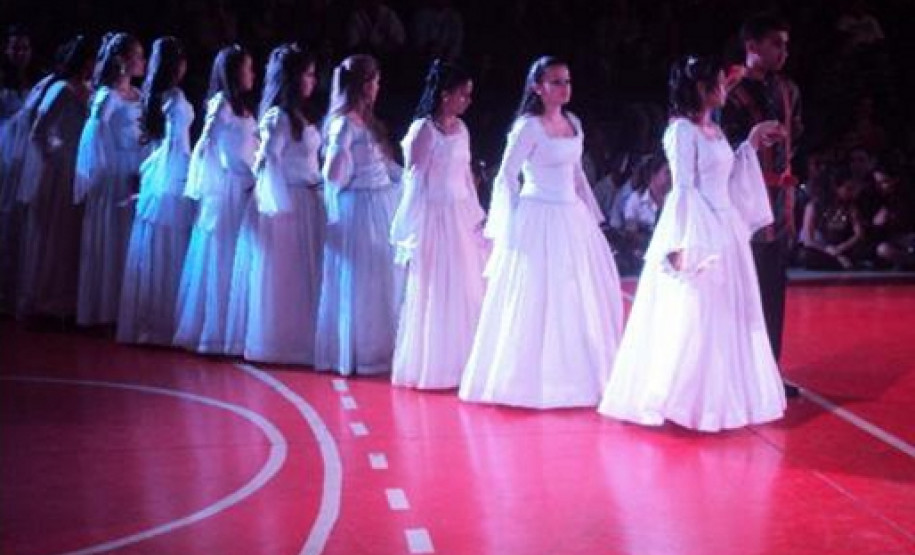 Festa do Folclore no Colégio Nilo Cairo em Apucarana