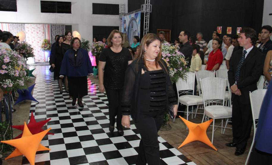 O Governo do Paraná está dando solução definitiva para o drama dos 30 mil professores que há quase uma década esperavam para validar diplomas da Faculdade Vizinhança Vale do Iguaçu (Vizivali).<br />
<br />
Veja mais fotos em: <a href=" http://www.flickr.com/photos/flavioarns/sets/72157633170810214/" target="_blank"> http://www.flickr.com/photos/flavioarns/</a>