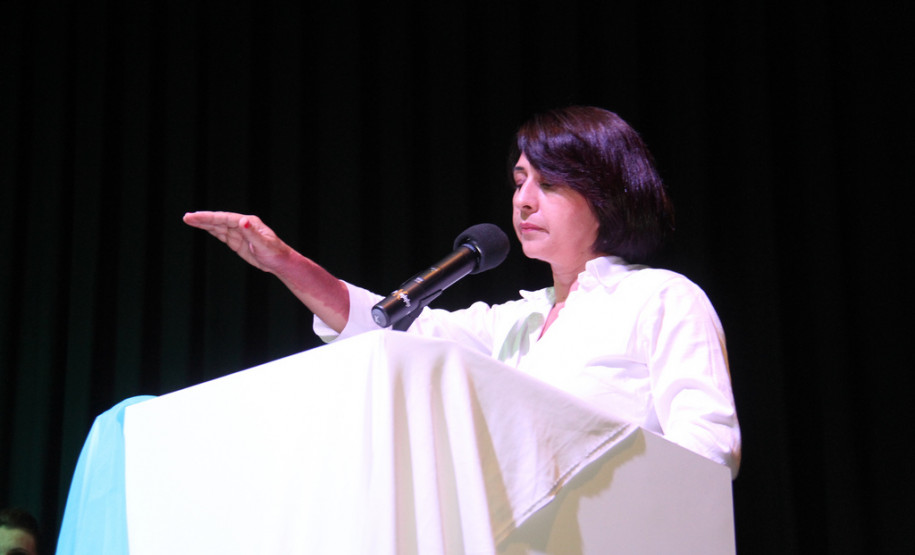 O Governo do Paraná está dando solução definitiva para o drama dos 30 mil professores que há quase uma década esperavam para validar diplomas da Faculdade Vizinhança Vale do Iguaçu (Vizivali).<br />
<br />
Veja mais fotos em: <a href=" http://www.flickr.com/photos/flavioarns/sets/72157633173734771/" target="_blank"> http://www.flickr.com/photos/flavioarns/</a>