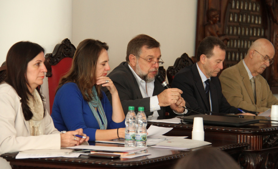 Reunião do Fórum definiu regras para novos integrantes e apresentou uma prévia de sua página oficial na internet. Conferências começam em maio.<br />
<br />
Veja mais fotos em: <a href=" http://www.flickr.com/photos/flavioarns/sets/72157633260585666/" target="_blank"> http://www.flickr.com/photos/flavioarns/</a>