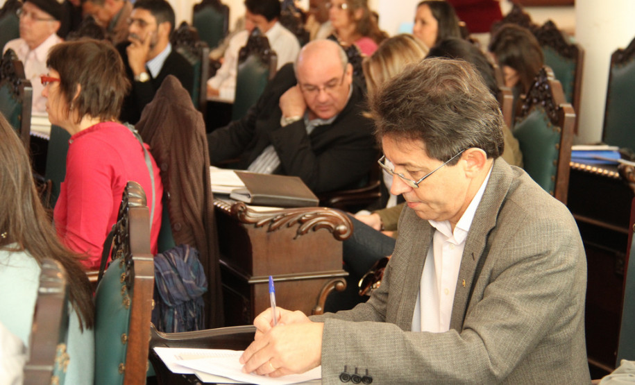 Reunião do Fórum definiu regras para novos integrantes e apresentou uma prévia de sua página oficial na internet. Conferências começam em maio.<br />
<br />
Veja mais fotos em: <a href=" http://www.flickr.com/photos/flavioarns/sets/72157633260585666/" target="_blank"> http://www.flickr.com/photos/flavioarns/</a>