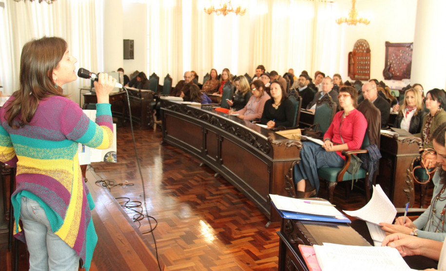 Reunião do Fórum definiu regras para novos integrantes e apresentou uma prévia de sua página oficial na internet. Conferências começam em maio.<br />
<br />
Veja mais fotos em: <a href=" http://www.flickr.com/photos/flavioarns/sets/72157633260585666/" target="_blank"> http://www.flickr.com/photos/flavioarns/</a>