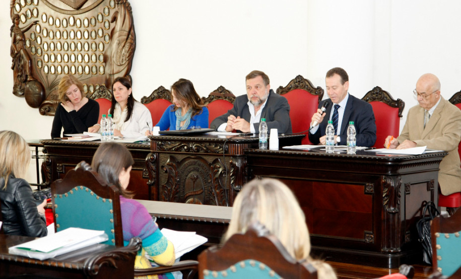 Curitiba - 16-04-13 - Fórum Estadual de Educação na sala Homero de Barros no prédio Dom Pedro I na Reitoria da UFPR.