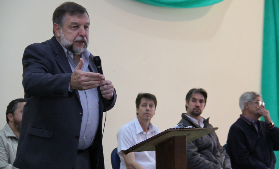 Assinatura de Ordem de Serviço no Colégio Estadual Pilar Maturana<br />
<br />
Veja mais fotos em: <a href="http://www.flickr.com/photos/flavioarns/sets/72157633264012419/" target="_blank">http://www.flickr.com/photos/flavioarns/</a>