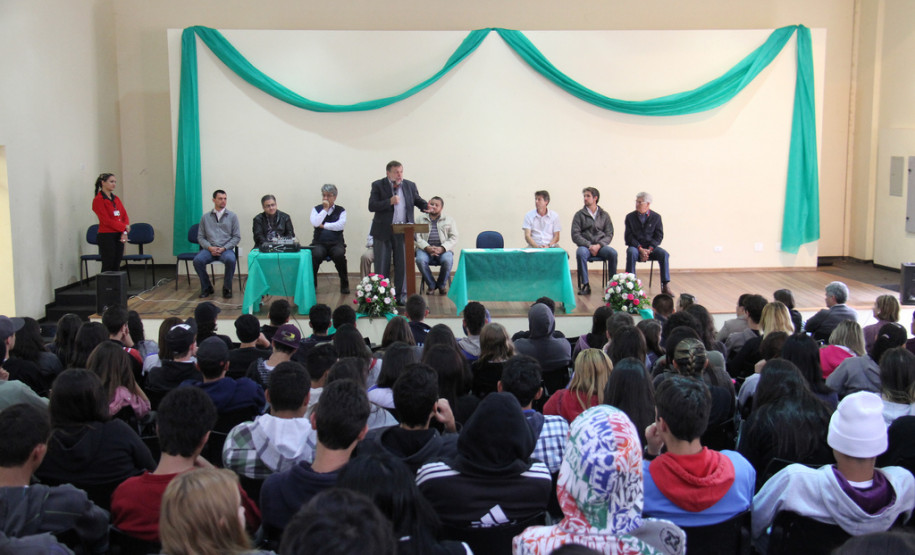 Assinatura de Ordem de Serviço no Colégio Estadual Pilar Maturana<br />
<br />
Veja mais fotos em: <a href="http://www.flickr.com/photos/flavioarns/sets/72157633264012419/" target="_blank">http://www.flickr.com/photos/flavioarns/</a>