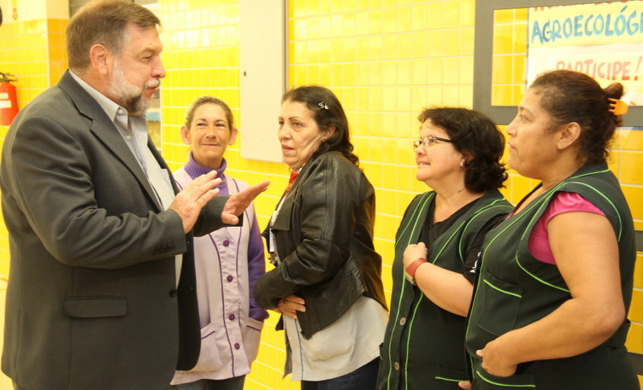 Assinatura de Ordem de Serviço no Colégio Estadual Pilar Maturana<br />
<br />
Veja mais fotos em: <a href="http://www.flickr.com/photos/flavioarns/sets/72157633264012419/" target="_blank">http://www.flickr.com/photos/flavioarns/</a>