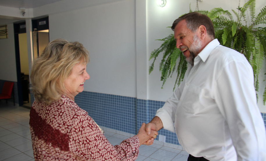 A reforma do Colégio Estadual Presidente Costa e Silva, que atende a 771 alunos nos três períodos, durou 12 meses e custou R$ 1,6 milhão. A comunidade aguardava a obra há 18 anos. A situação da escola ficou tão ruim que ela chegou a ser interditada por dez dias no começo de 2011.<br />
<br />
Veja mais fotos em: <a href=" http://www.flickr.com/photos/flavioarns/sets/72157633286726124/" target="_blank"> http://www.flickr.com/photos/flavioarns/</a>