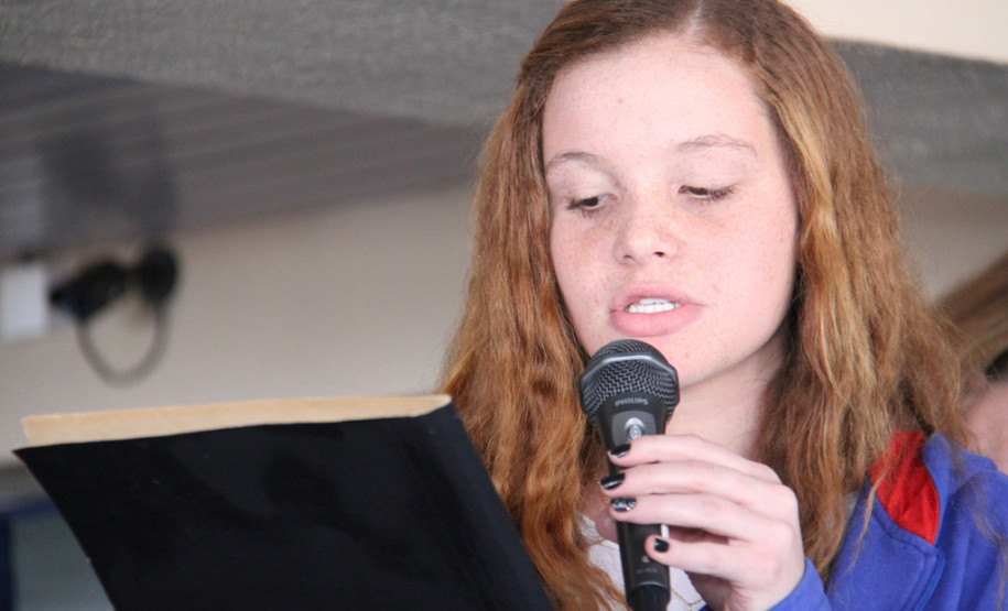 A reforma do Colégio Estadual Presidente Costa e Silva, que atende a 771 alunos nos três períodos, durou 12 meses e custou R$ 1,6 milhão. A comunidade aguardava a obra há 18 anos. A situação da escola ficou tão ruim que ela chegou a ser interditada por dez dias no começo de 2011.<br />
<br />
Veja mais fotos em: <a href=" http://www.flickr.com/photos/flavioarns/sets/72157633286726124/" target="_blank"> http://www.flickr.com/photos/flavioarns/</a>