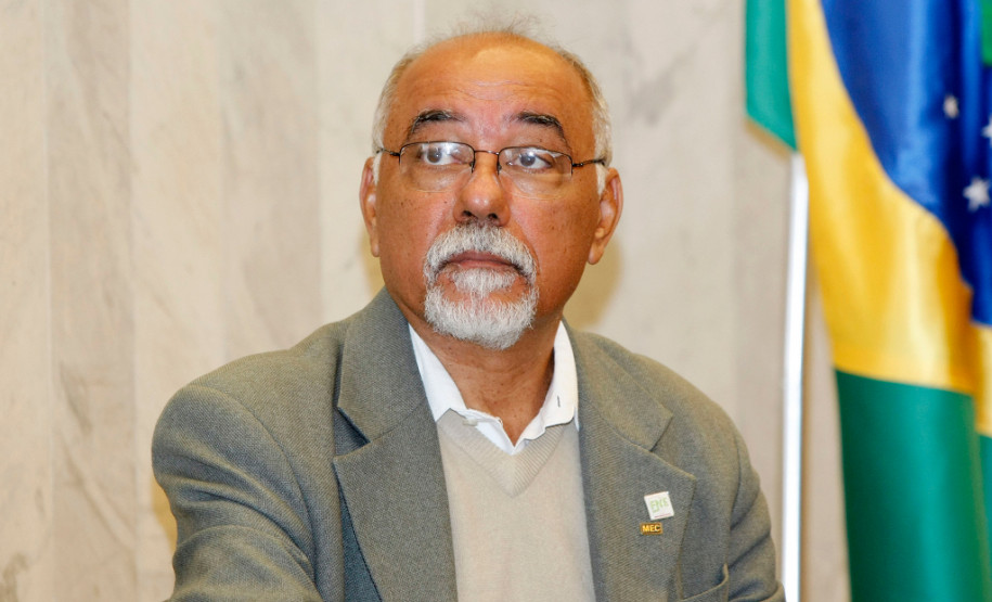 Curitiba - 23-04-13 - Reunião pública na Assembleia Legislativa do Paraná sobre o CONAE, Francisco das Chagas secretário executivo do MEC.