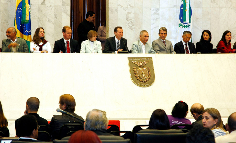 Curitiba - 23-04-13 - Reunião pública na Assembleia Legislativa do Paraná sobre o CONAE.