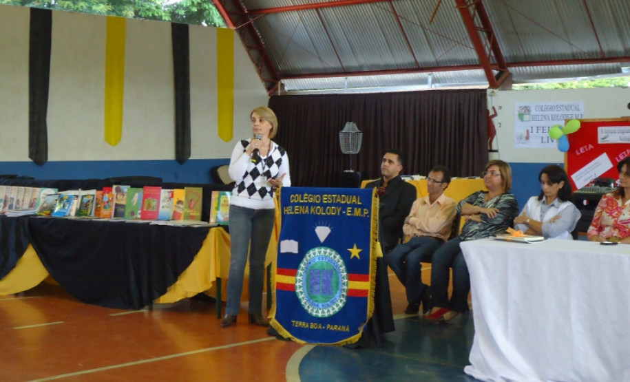 A cerimônia ocorreu na terça-feira (23), com presença do prefeito da cidade, da chefe do NRE Cianorte e de uma jornalista da RPC TV.