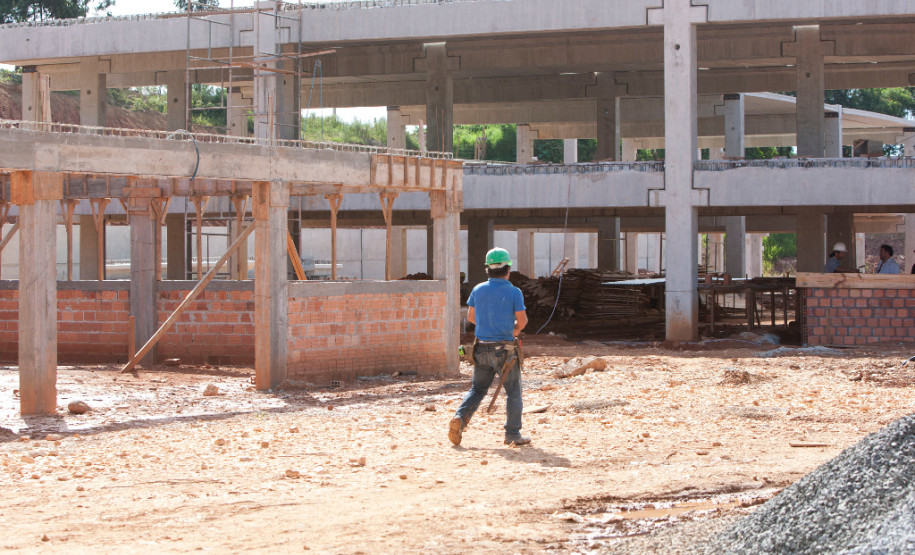 Somente em 2013 o governo está investido R$ 500 milhões em infraestrutura. São construções, reformas, ampliações de unidades e implantações de quadras esportivas nas escolas da rede estadual.