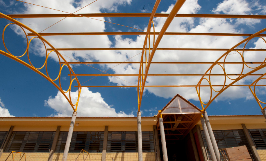 Somente em 2013 o governo está investido R$ 500 milhões em infraestrutura. São construções, reformas, ampliações de unidades e implantações de quadras esportivas nas escolas da rede estadual.