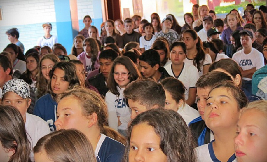 A direção do colégio organizou com o Núcleo Regional de Educação de Cascavel um evento para marcar o início das obras.
