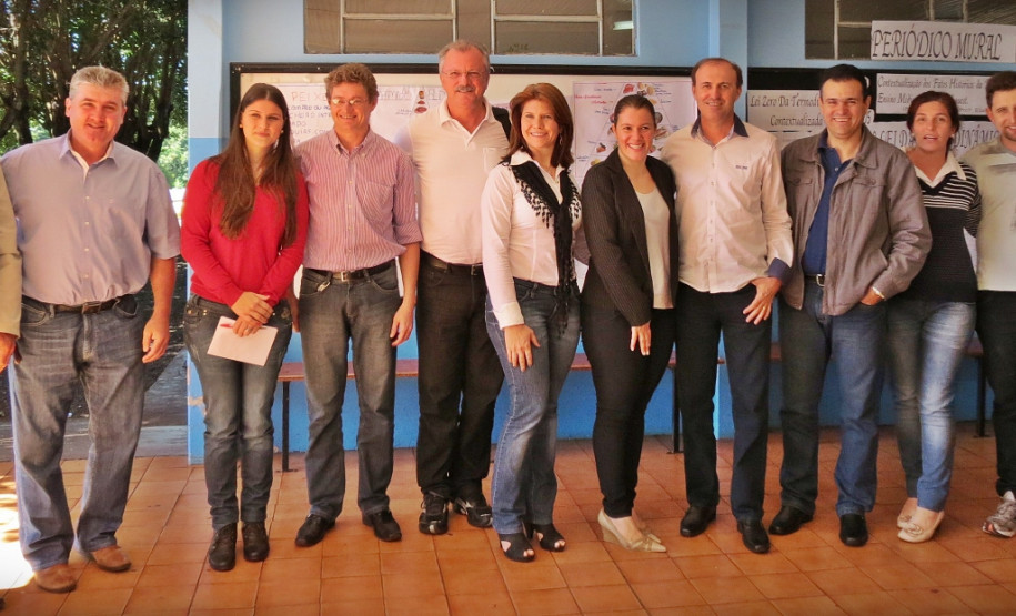 A direção do colégio organizou com o Núcleo Regional de Educação de Cascavel um evento para marcar o início das obras.
