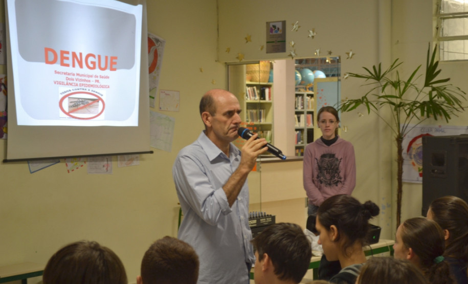 Estudantes da Sala de Recursos desenvolveram atividades dentro da escola para ajudar na prevenção e no combate ao mosquito transmissor da doença.