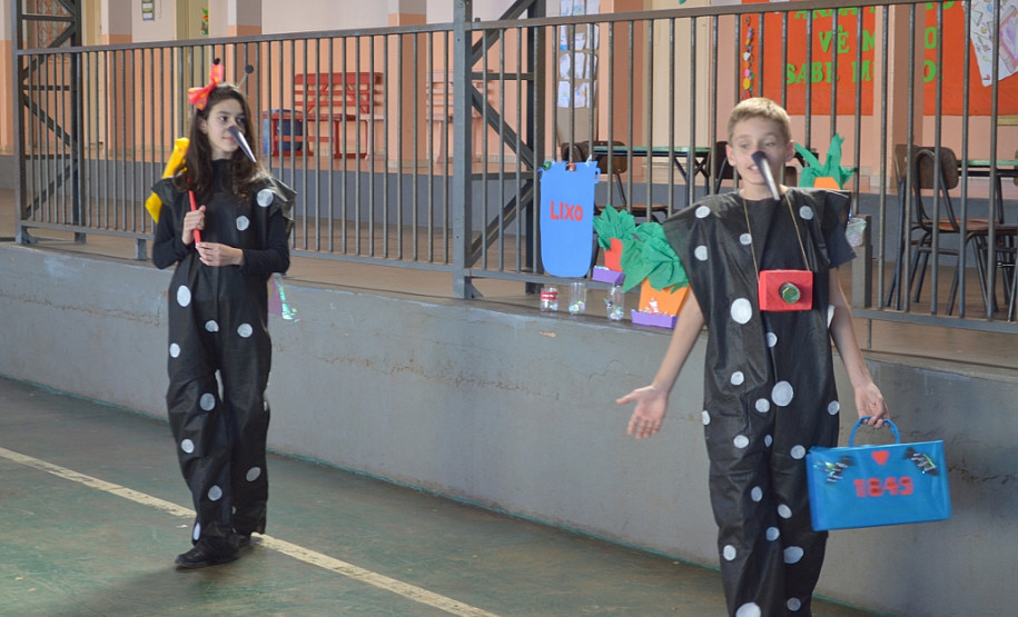 Estudantes da Sala de Recursos desenvolveram atividades dentro da escola para ajudar na prevenção e no combate ao mosquito transmissor da doença.