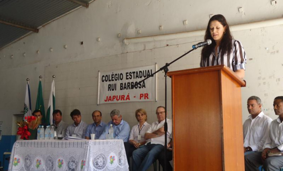 Nesta sexta-feira (26) foi assinada a ordem de serviço para a reforma do Colégio Rui Barbosa. Obra vai melhorar a qualidade do ensino de 470 alunos.