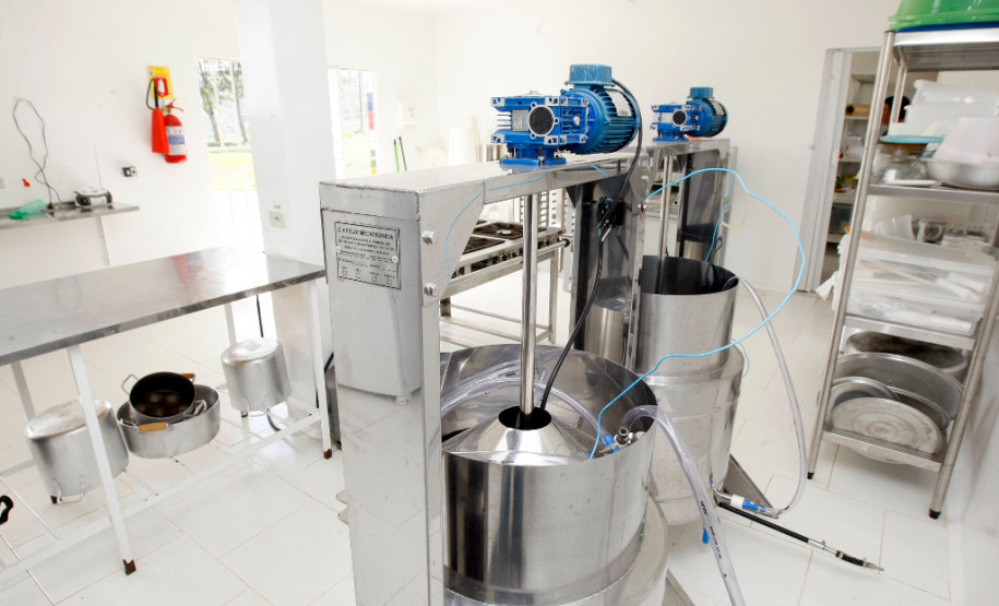 Lapa - 26-04-13 - CEEPAL - Centro Estadual de Educação Profissional Agricola da Lapa, inauguração dos prédios dormitórios dos alunos, na foto prédio de produção de alimentos.