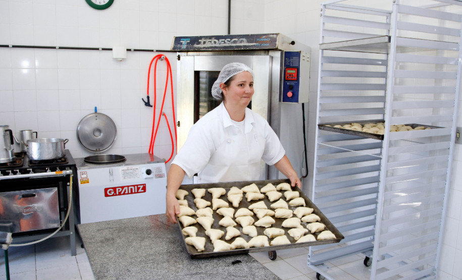 Lapa - 26-04-13 - CEEPAL - Centro Estadual de Educação Profissional Agricola da Lapa, inauguração dos prédios dormitórios dos alunos, sala onde funciona o forno para panificadora.