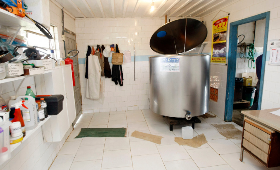 Lapa - 26-04-13 - CEEPAL - Centro Estadual de Educação Profissional Agricola da Lapa, inauguração dos prédios dormitórios dos alunos, setor onde ficam os gados, porcos.