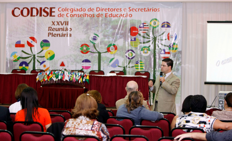 Curitiba - 02-05-13 - CODISE, Colegiado de Diretores e Secretários de Conselhos de Educação, XXVII reunião plenária, palestra do Mauricio Fernandes Pereira.