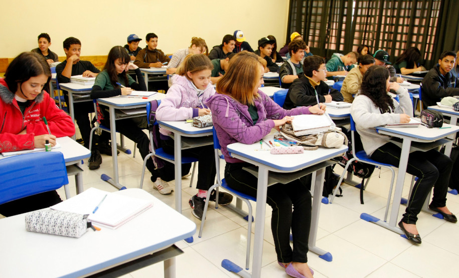 São José dos Pinhais - 25-04-13 - Escola Estadual Tarsila do Amaral inaugurada em Fevereiro. Foto: Hedeson Alves