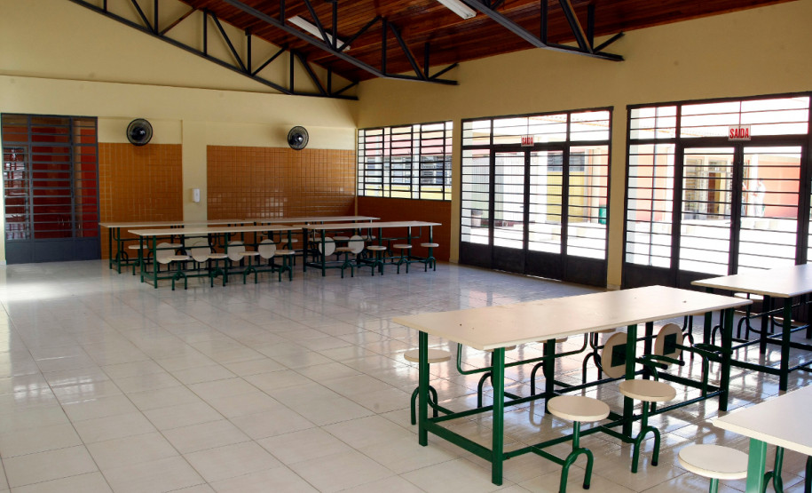 São José dos Pinhais - 25-04-13 - Escola Estadual Tarsila do Amaral inaugurada em Fevereiro. Foto: Hedeson Alves