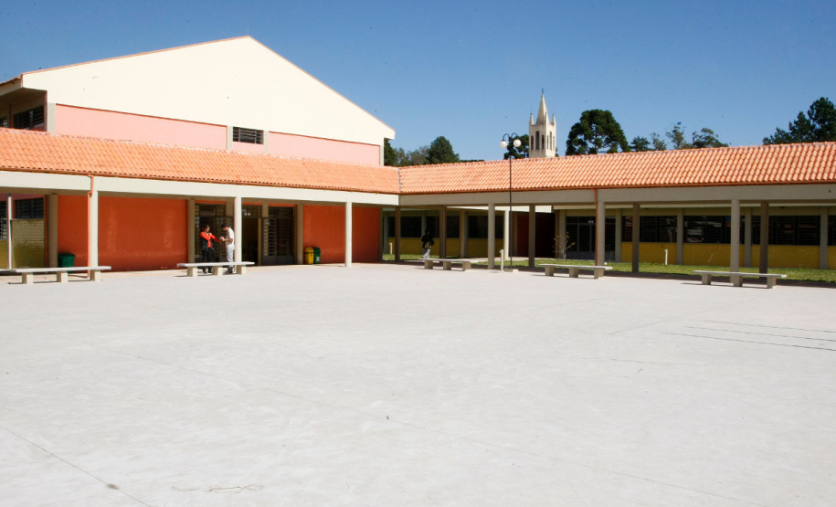 São José dos Pinhais - 25-04-13 - Escola Estadual Tarsila do Amaral inaugurada em Fevereiro. Foto: Hedeson Alves