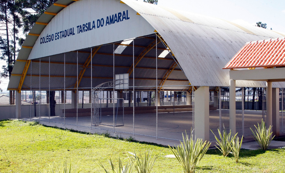 São José dos Pinhais - 25-04-13 - Escola Estadual Tarsila do Amaral inaugurada em Fevereiro. Foto: Hedeson Alves