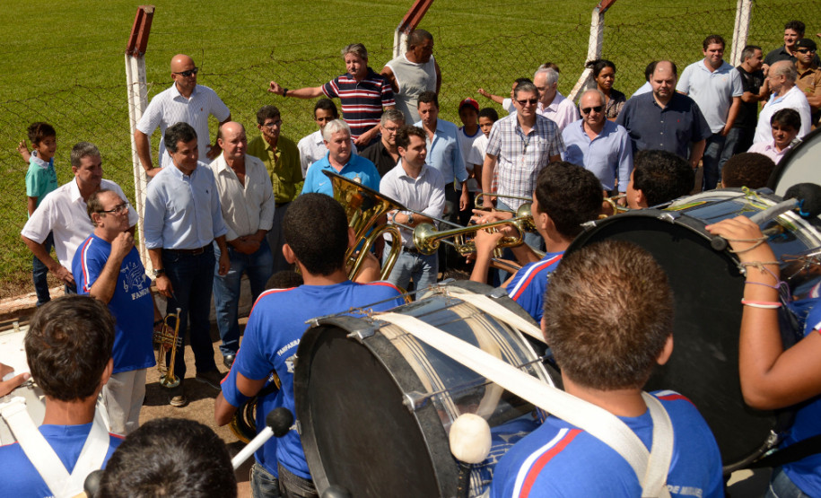 Goevernador Beto Richa é recebido em 
Miraselva onde libera investimentos para reparos em escolas estaduais.
Miraselva, 02/05/2013.