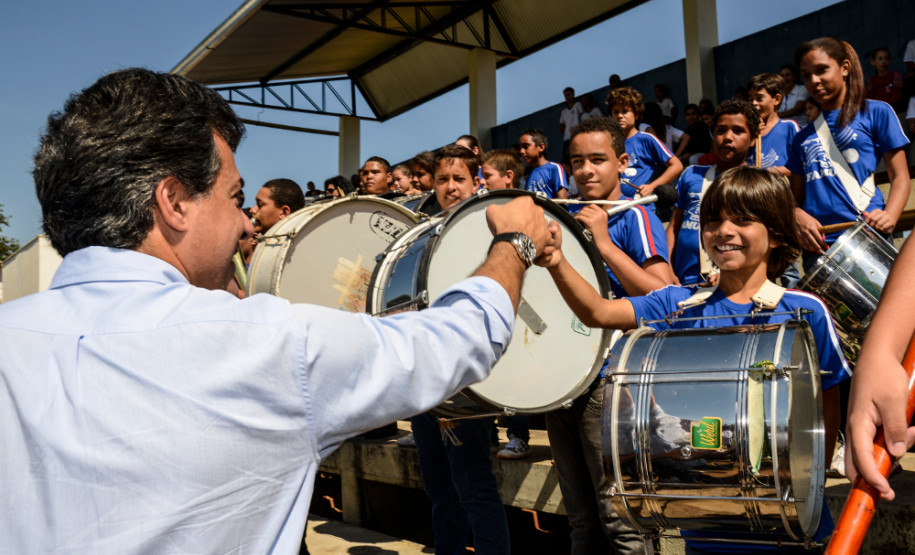 Goevernador Beto Richa é recebido em 
Miraselva onde libera investimentos para reparos em escolas estaduais.
Miraselva, 02/05/2013.