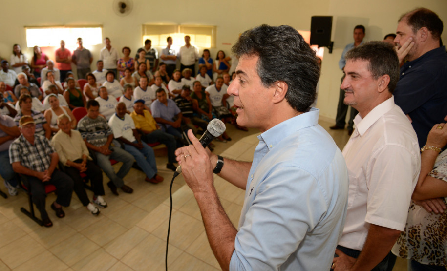 Goevernador Beto Richa com o prefeito de Miraselva, João Marcos Ferrer, durante solenidade onde libera investimentos para reparos em escolas estaduais.
Miraselva, 02/05/2013.
