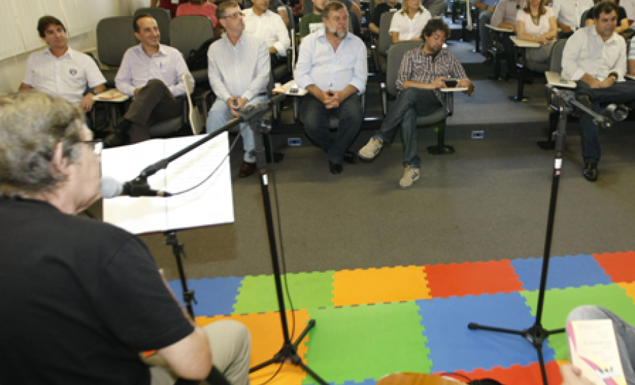 Projeto reúne mensalmente funcionários da Secretaria e convidados para uma roda de conversa.