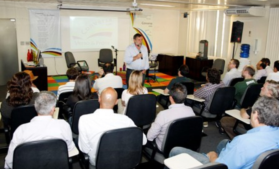 Projeto reúne mensalmente funcionários da Secretaria e convidados para uma roda de conversa.